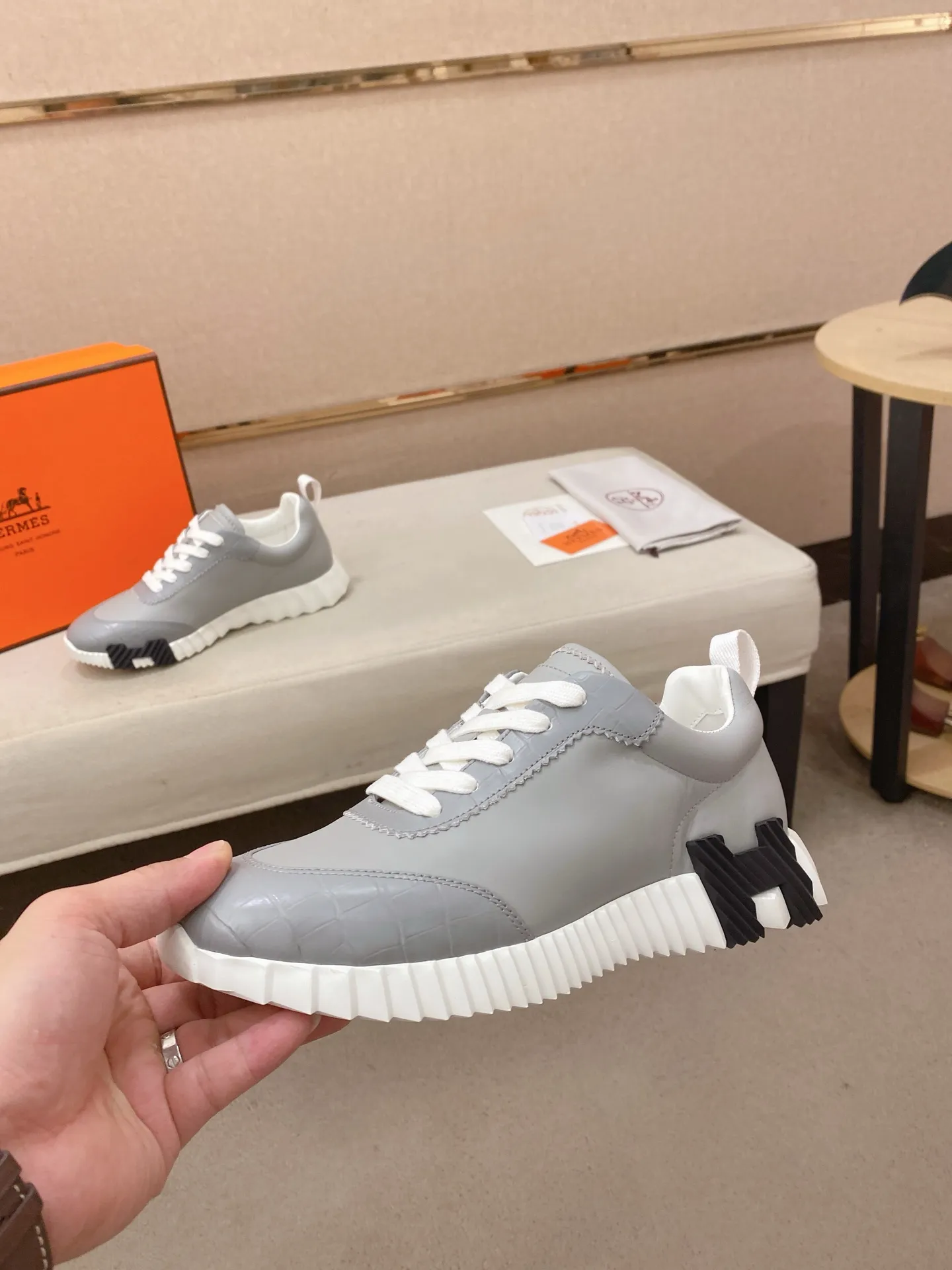 Men's clothing and shoes💰: 640💰《HERMES》【Classic Original Version】Hermès; Top 🔝 Purchasing Agency 🔍🔍Men's latest 🇺🇸 counters are on sale simultaneously, original imported from Italy ▲▲First-layer cowhide with suede cowhide ▲▲ (high-end and expensive Qi·Grade) Exquisite workmanship (Italian 🇮🇹Imported water-dyed 🐂cowhide lining) Sole: Original sole provided by the original factory, ⚠️Exclusive double-layer activity·TPR·Rubber·Combined molded outsole; Super·comfortable·wear-resistant·non-slip·environmental protection The real thing is more beautiful if you take the real thing (high quality, follow the order), you can enter and exit the counter at will * Code number: 39·40·41·42·43·44# (can be customized 38.45.46.)